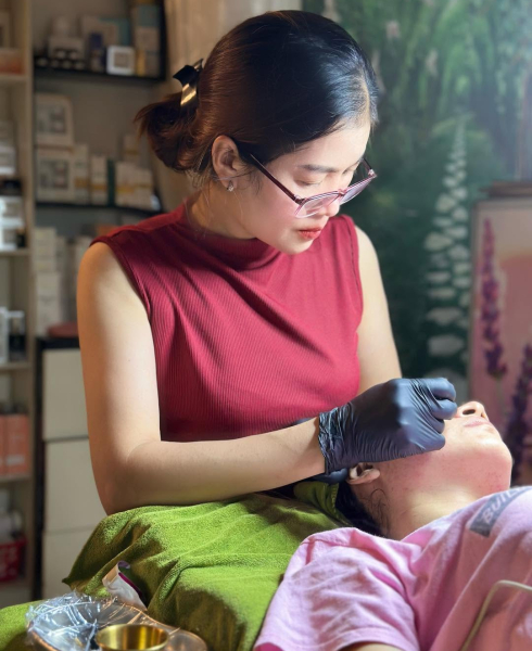ĐÀO TẠO CHUYÊN SÂU TRỊ NÁM, MỤN TẠI VÂN HƯƠNG SPA